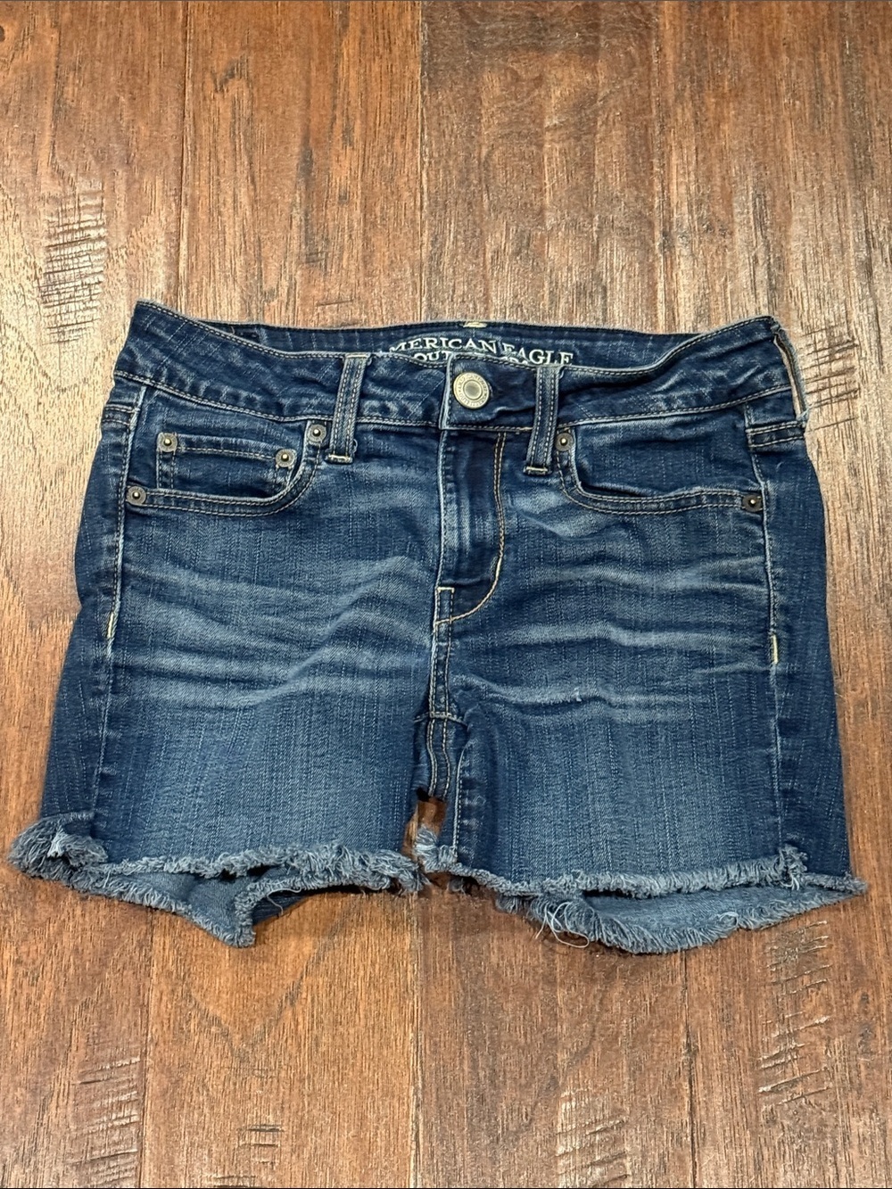 CM🩷 Size 4 American Eagle Outfitters Dark Blue Denim Cutoff Shorts